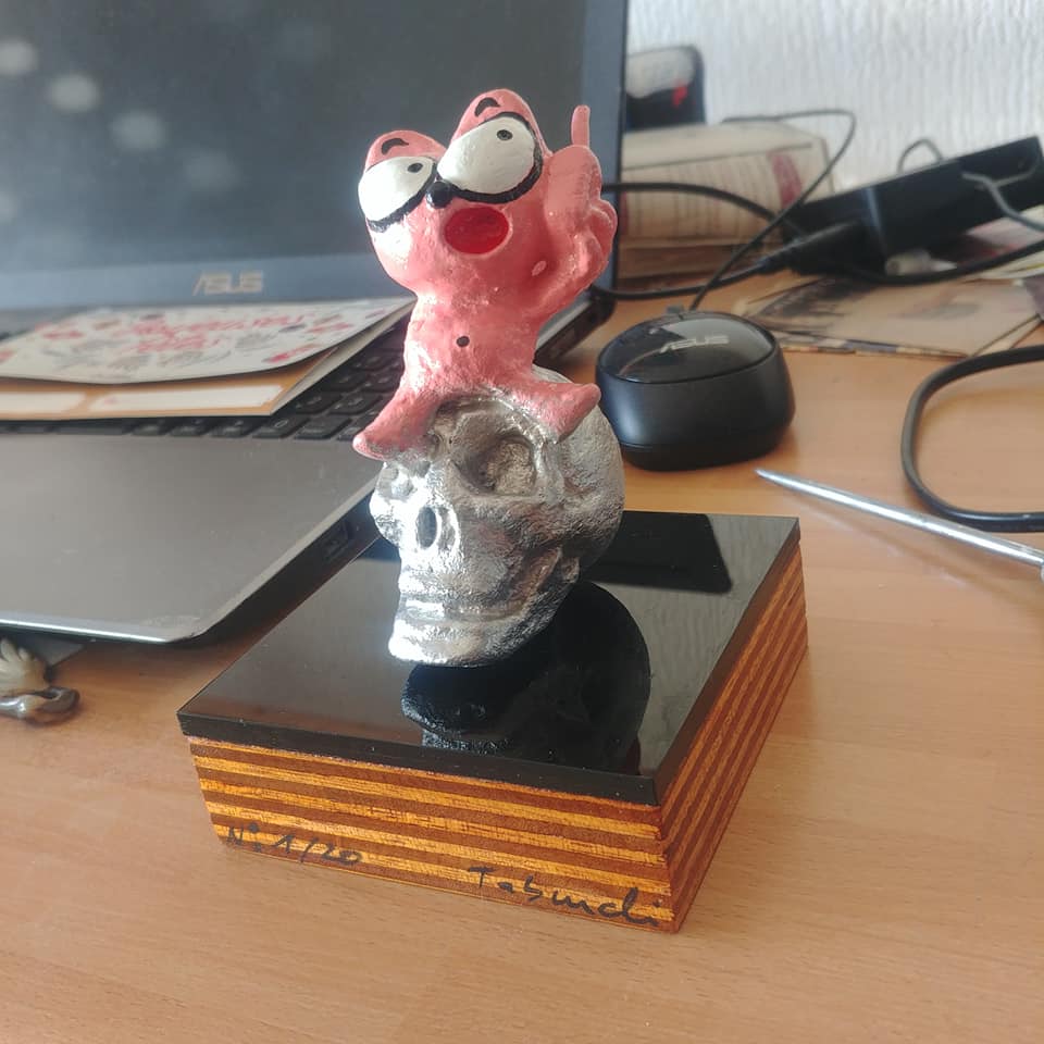 Tirage limité du Chat Rose en aluminium peint