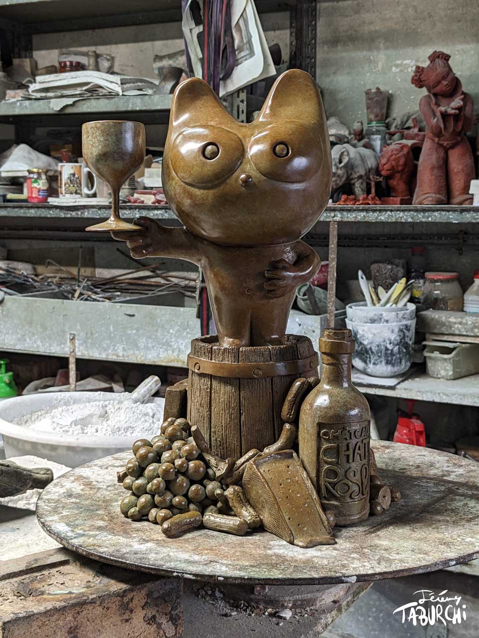 Sculpture du Chat Rose en bronze