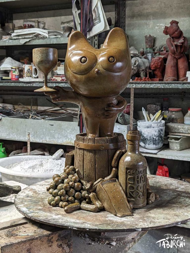 Sculpture du Chat Rose en bronze