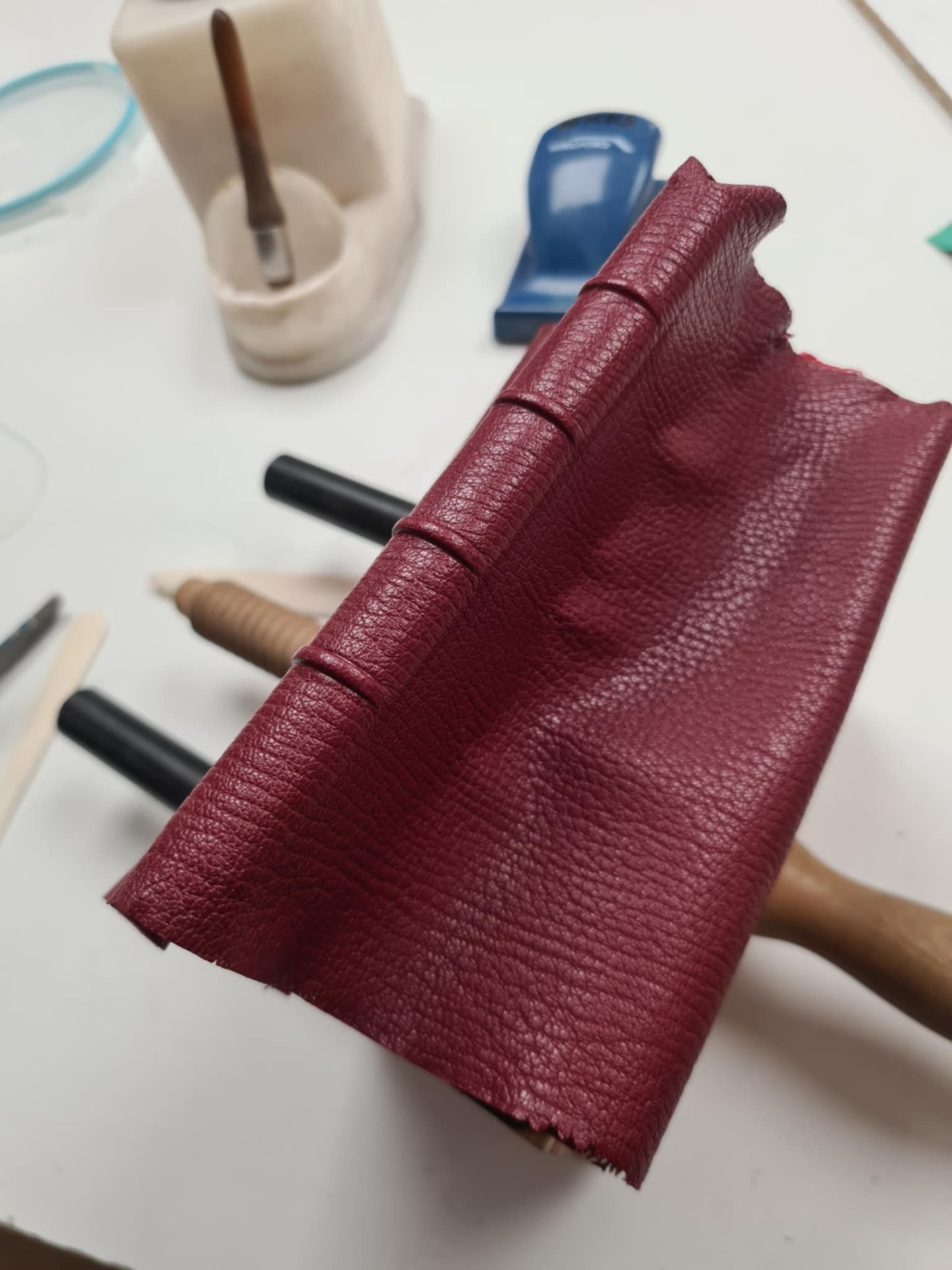 La reliure cuir d'un des recueils