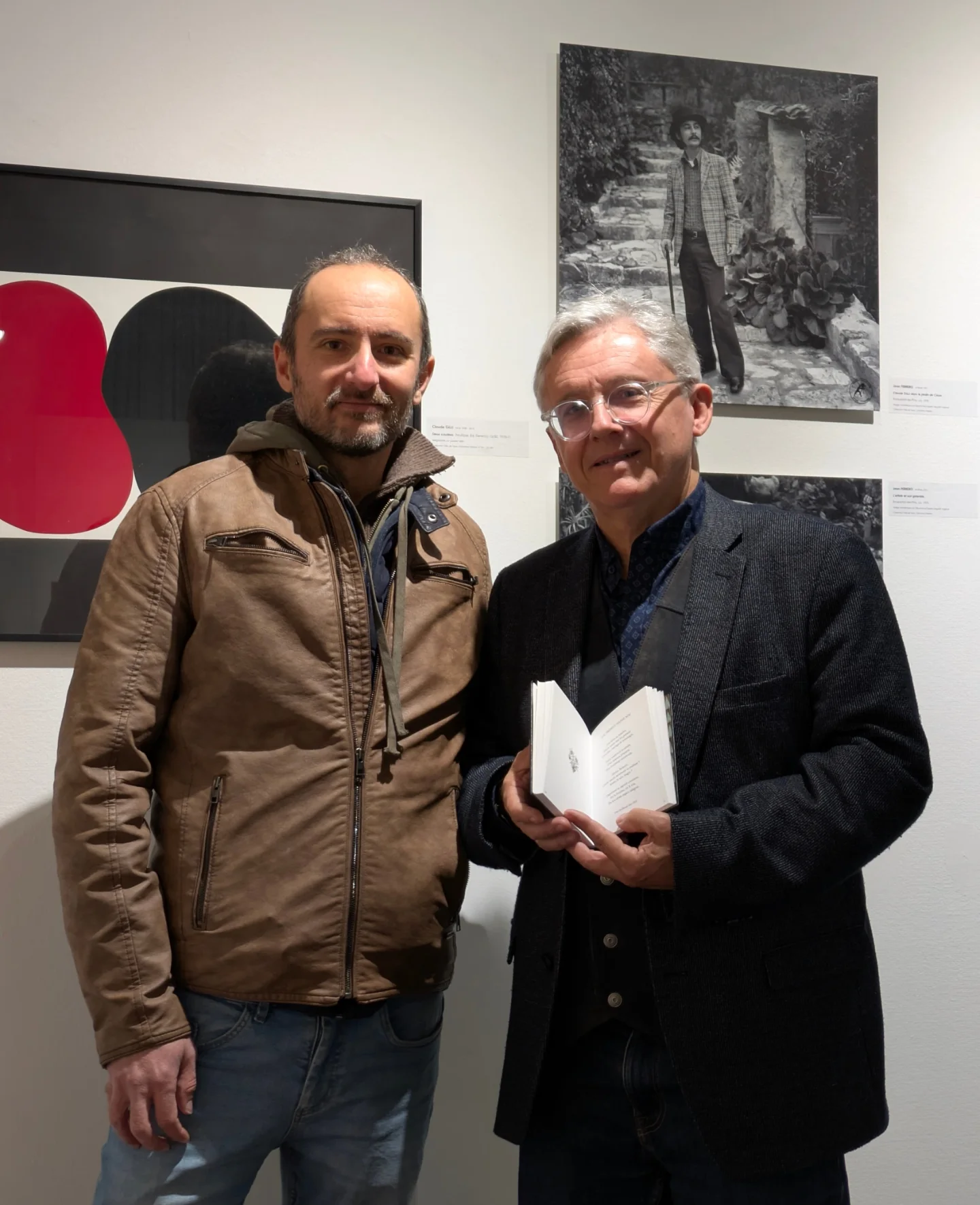 Remise de l'exemplaire du livre à son traducteur en niçois : Jean-Luc Gagliolo