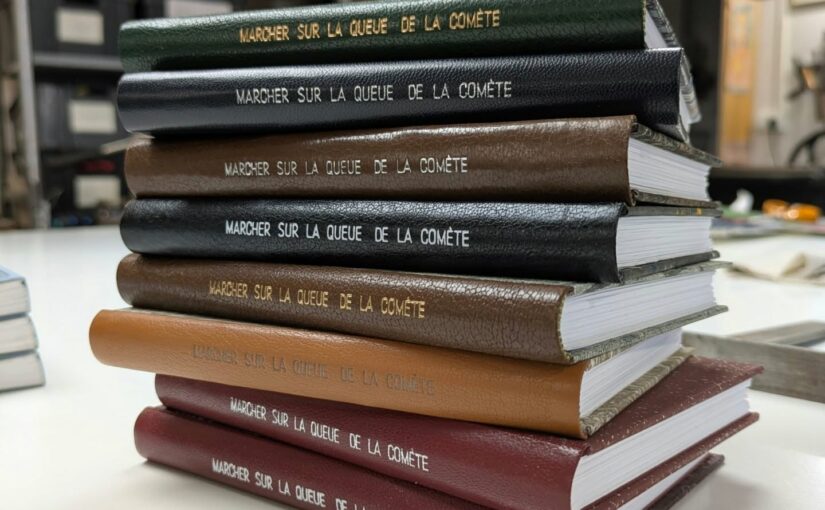 Préparation des recueil de Comètes, dos reliés cuir